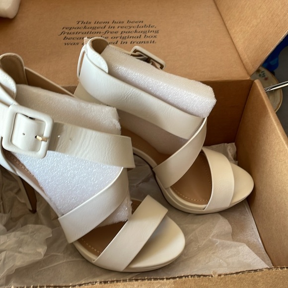 New in box women’s shoes - Picture 4 of 5